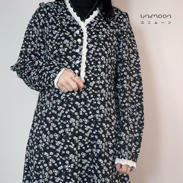 𝟮𝟲𝟮𝟮𝟯 春暖花開蕾絲滾邊Ｖ領碎花綁帶洋裝 