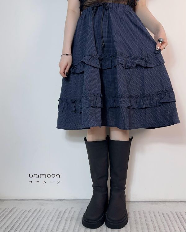 𝟮𝟲𝟰𝟬𝟱 藍莓小蛋糕格紋五分裙 