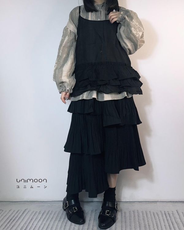 𝟮𝟲𝟭𝟬𝟱 雙層小蛋糕擺透膚背心 