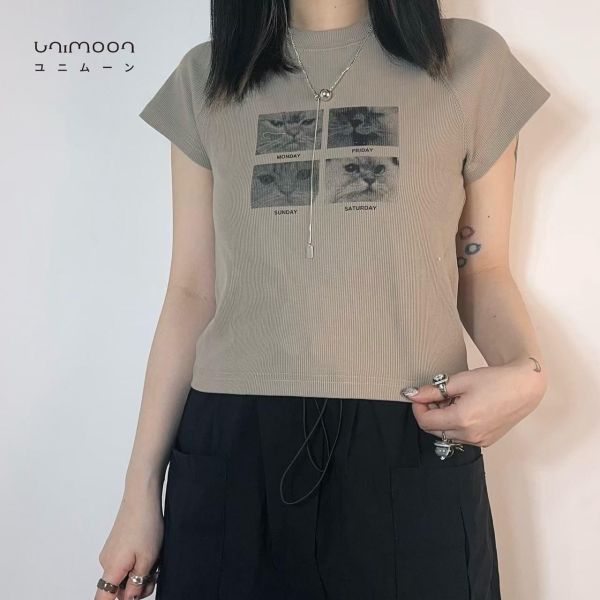 ᴊᴜɴ 𝟮𝟱-𝟭𝟳  小喵日記彈性插肩袖短版上衣 