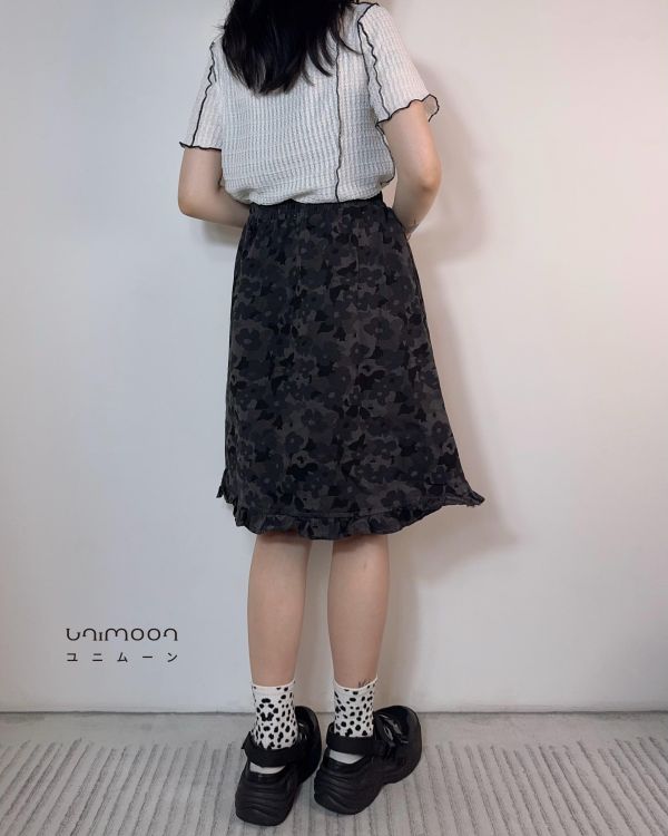 𝟮𝟲𝟰𝟭𝟴 底片花花世界小荷葉邊迷彩五分裙 