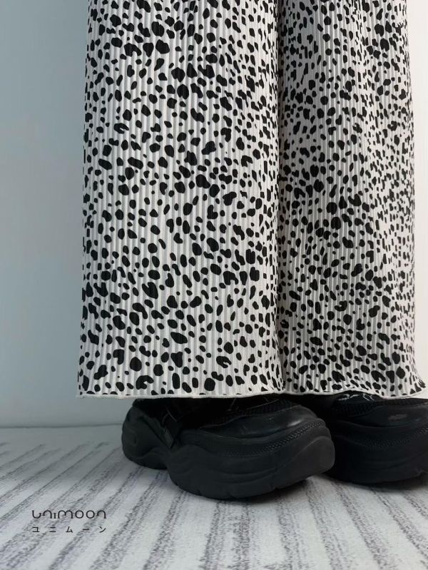 ᴀᴜɢ 𝟬𝟯 豹紋坑條波浪邊鬆緊腰落地褲 