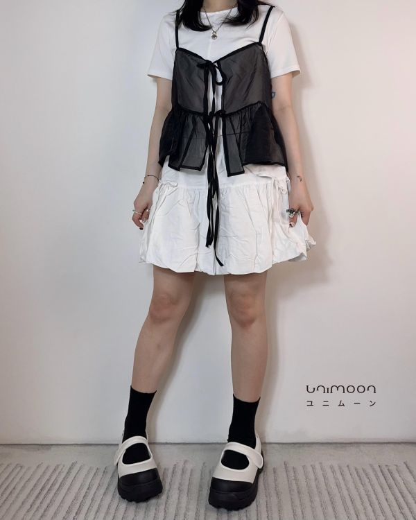 𝟮𝟲𝟰𝟮𝟬 漂浮雲朵朵綁帶造型花苞短裙 