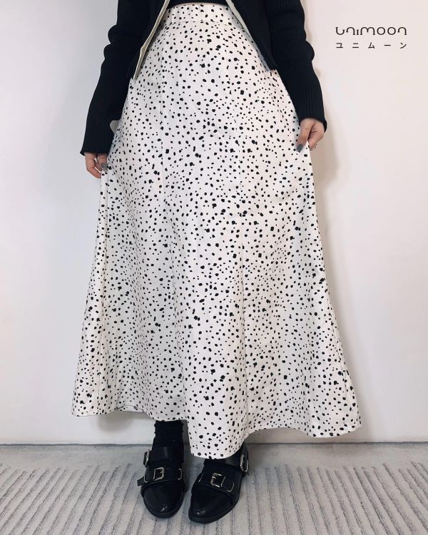 𝟮𝟲𝟭𝟬𝟵 鬆緊腰白底豹紋魚尾裙 