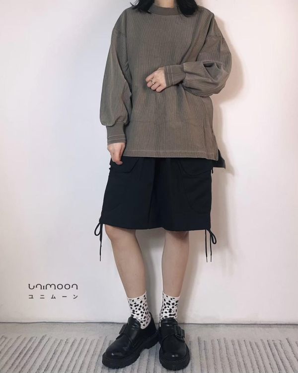 ᴅᴇᴄ 𝟮𝟱-𝟮𝟭 復古風前短後長長袖落肩上衣 