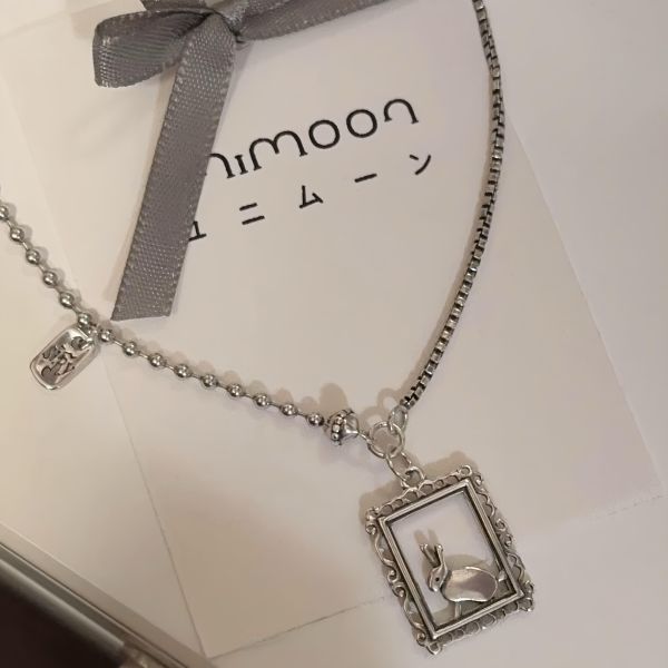 𝟮𝟲𝟯𝟭𝟭 小兔子肖像畫不對稱感項鏈 