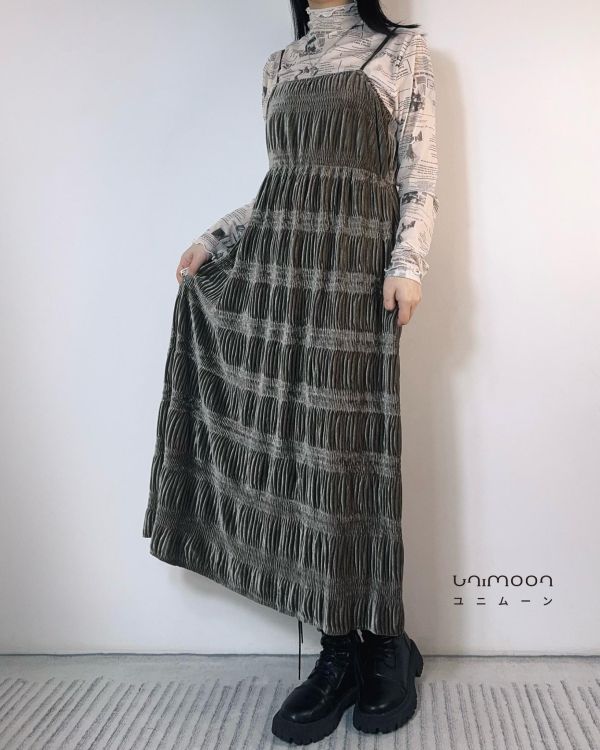 ᴀᴘʀ 𝟮𝟱-𝟭𝟰 褪色報紙復古透膚捲邊彈性打底上衣 