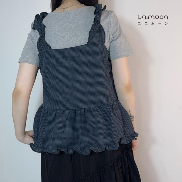 𝟮𝟲𝟰𝟬𝟲  細緻小藍格木耳花邊多綁帶背心 