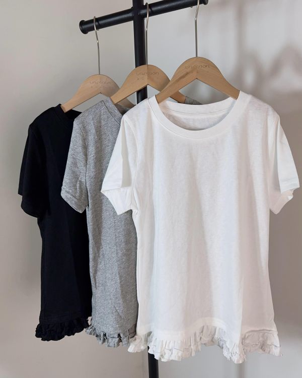 𝟮𝟲𝟰𝟮𝟮 小裙擺素面上衣 