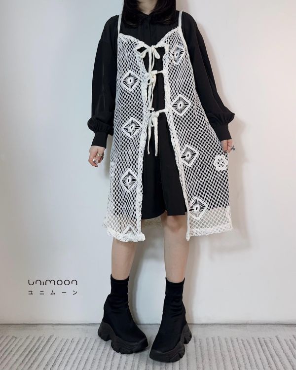 𝟮𝟲𝟯𝟮𝟮 窗花織片多綁帶外罩長版背心 