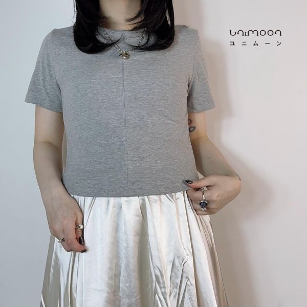 𝟮𝟲𝟯𝟭𝟯 好比例前中線基本款圓領上衣 