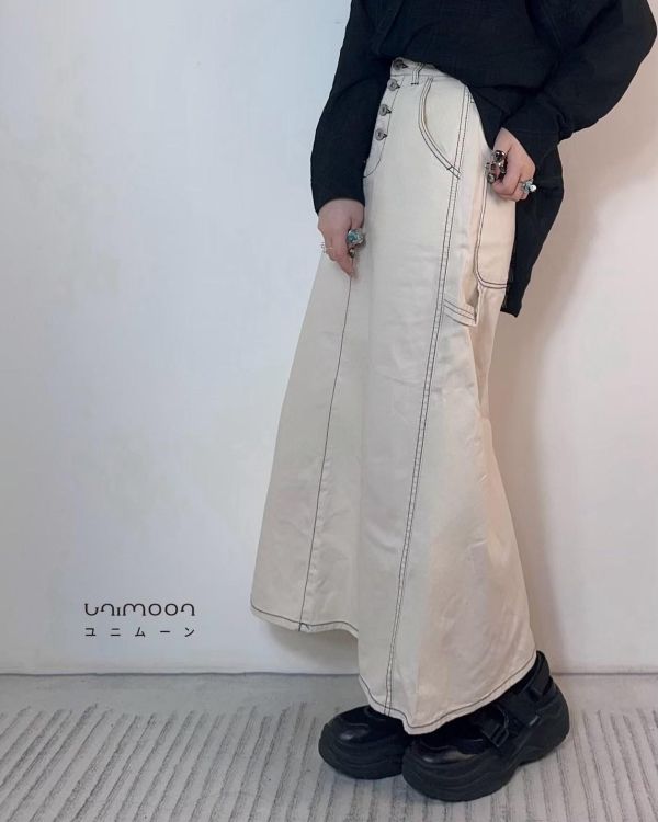 ᴊᴜʟ 𝟮𝟱-𝟮 撞色車縫線設計多扣A字裙 