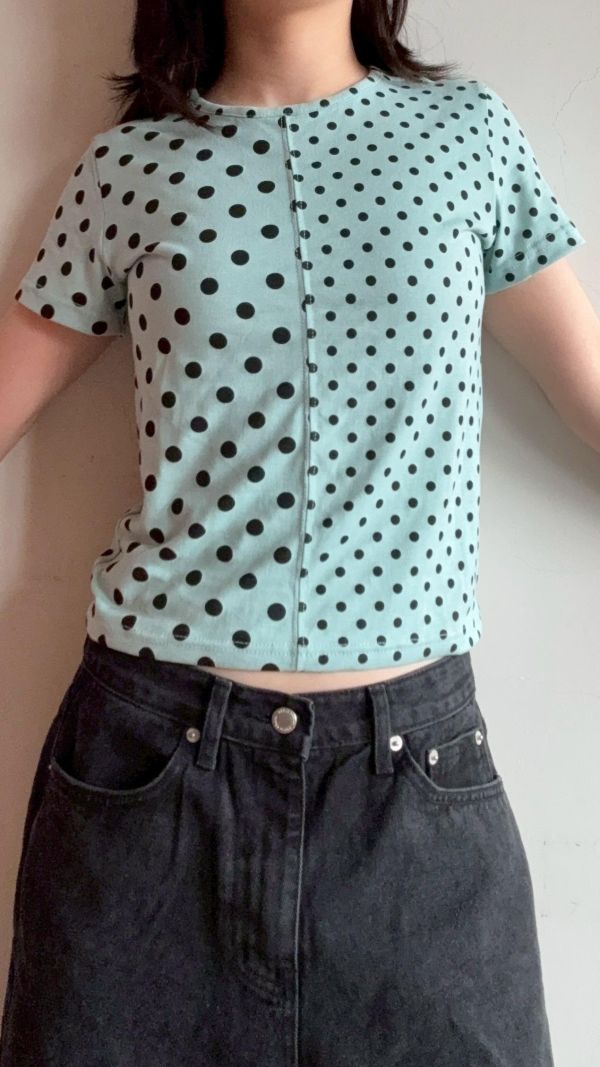 。Tokii選品。 拼接點點短袖上衣 