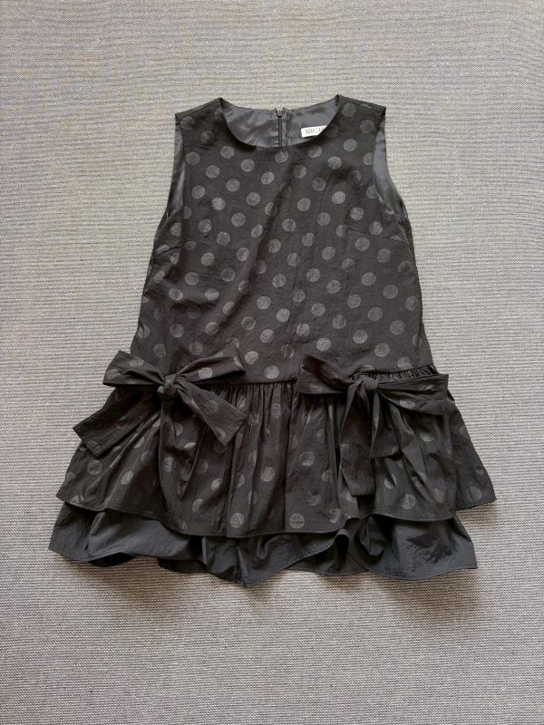 。Tokii選品。波點蝴蝶結背心洋裝 