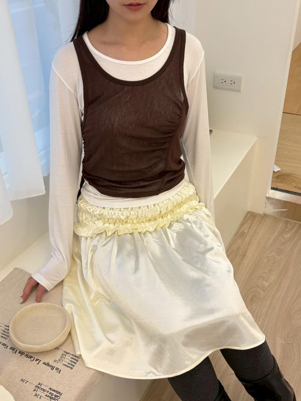 。Tokii選品。緞面光澤感皺摺中裙 