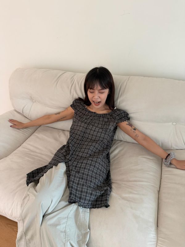 。Tokii選品。格紋復古感澎袖洋裝 