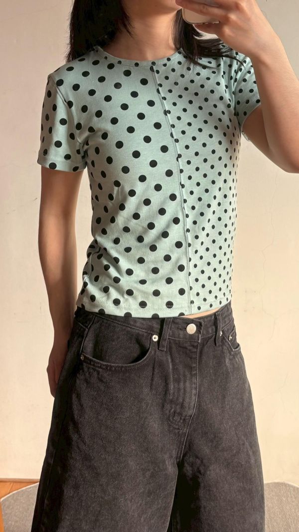 。Tokii選品。 拼接點點短袖上衣 