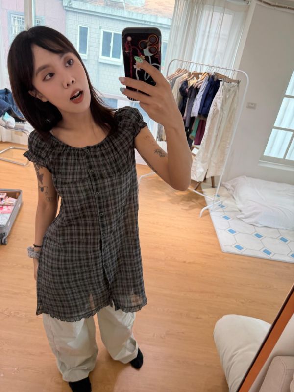 。Tokii選品。格紋復古感澎袖洋裝 
