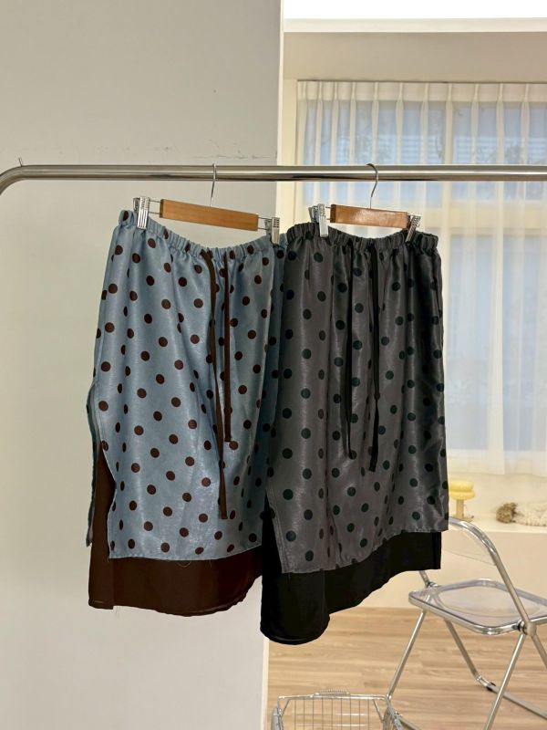 。Tokii選品。光澤點點雙色層次裙 