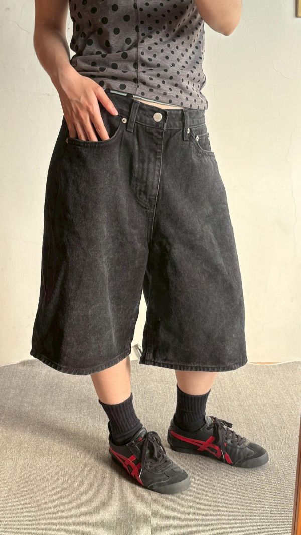 。Tokii選品。寬鬆直筒牛仔七分褲 