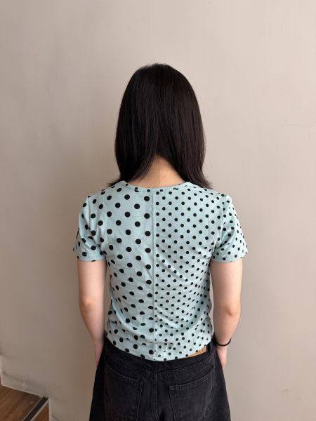 。Tokii選品。 拼接點點短袖上衣 