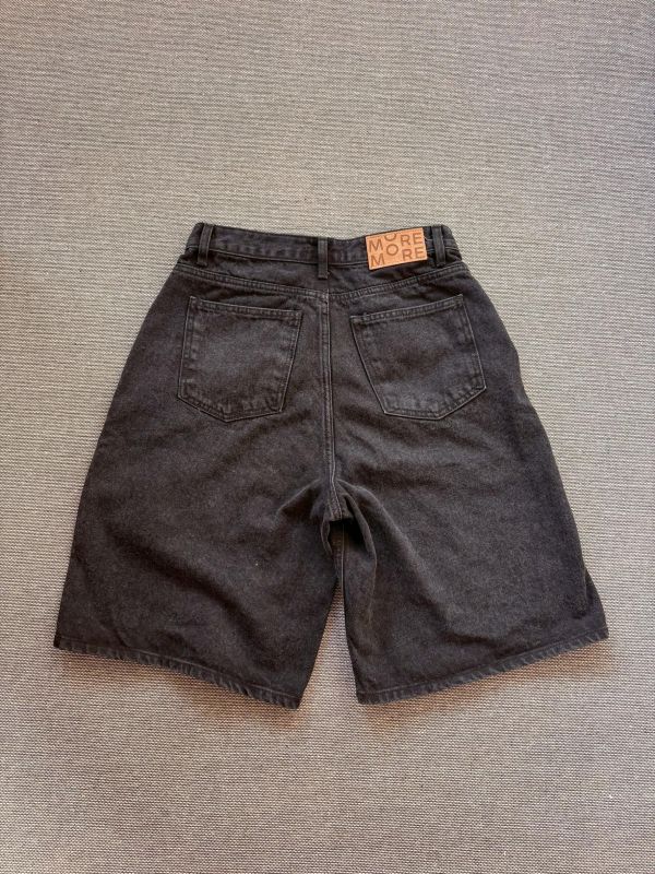 。Tokii選品。寬鬆直筒牛仔七分褲 