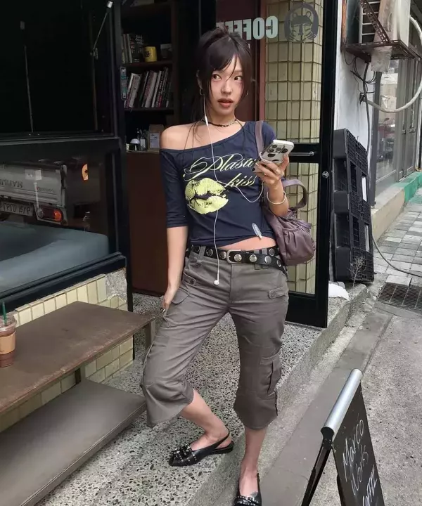 Fancy club 唇印斜肩上衣 