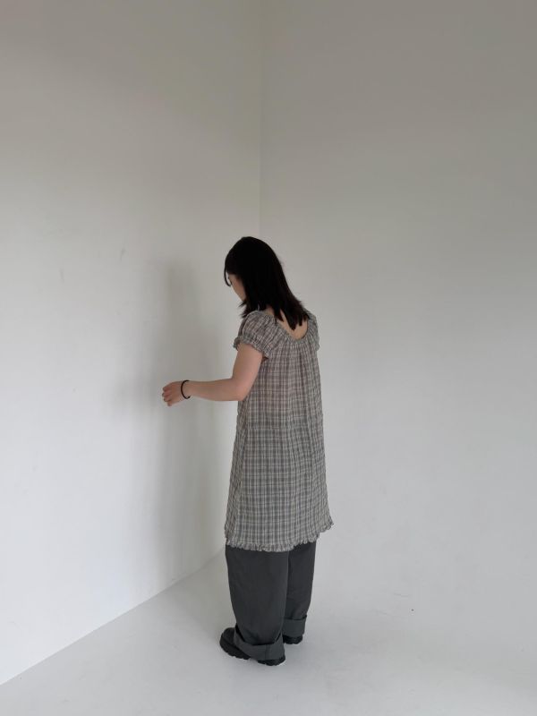。Tokii選品。格紋復古感澎袖洋裝 