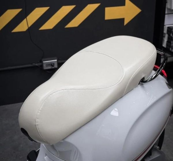 手工客製化 純白皮革椅墊 衝刺 / 春天 偉士牌 交換 買斷 客製化 