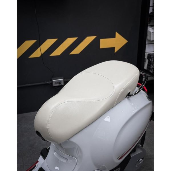 手工客製化 純白皮革椅墊 衝刺 / 春天 偉士牌 交換 買斷 客製化 
