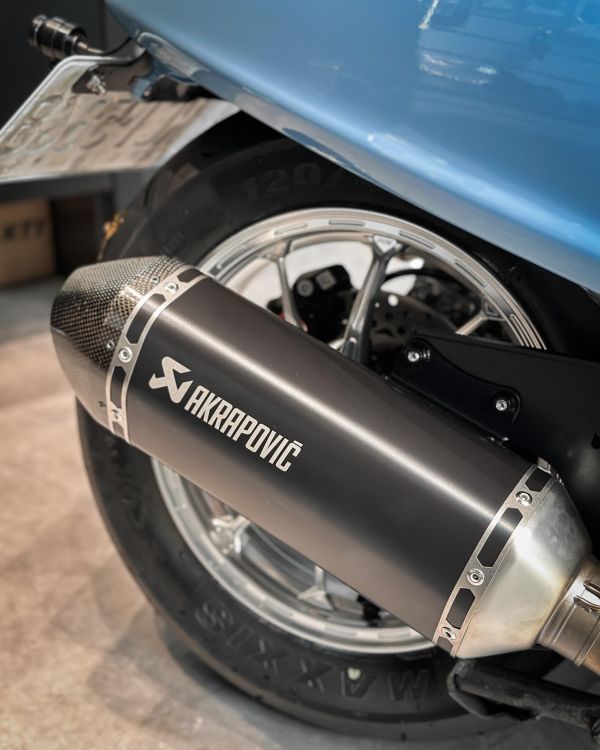 AKRAPOVIC 蠍子管 排氣管 偉士牌 VESPA AKRAPOVIC, Akrapovic蠍子管, 蠍子管, Vespa排氣管, 偉士牌排氣管, Vespa改裝排氣管, Sprint排氣管, Primavera排氣管, GTS排氣管, Vespa性能改裝, 偉士牌性能改裝, Akrapovic Vespa, Vespa精品改裝, 排氣管升級, Vespa配件, 偉士牌配件, 歐洲排氣管, 運動排氣管, 改裝排氣管, PLUS VESPA