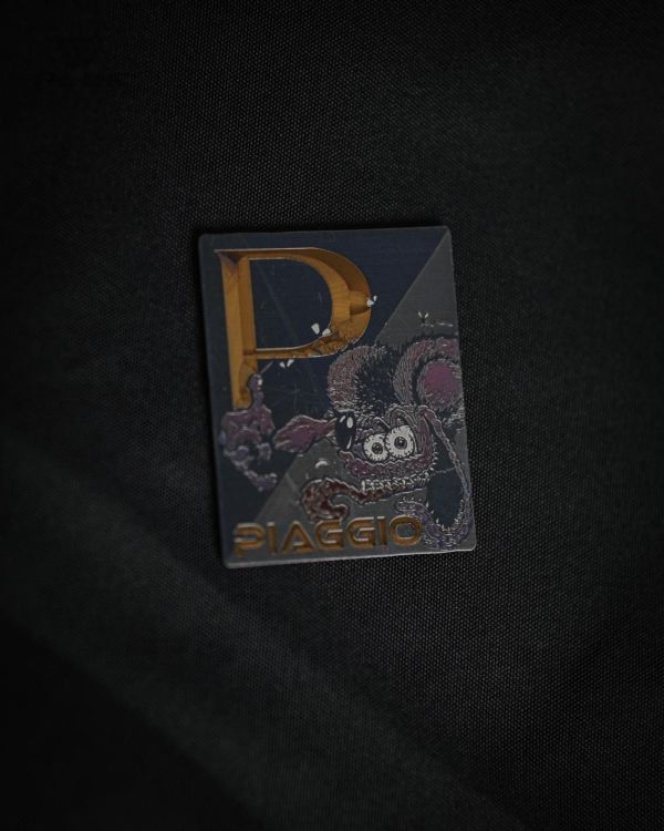 芬克鼠 粉色款  雷雕鈦片 含底座 