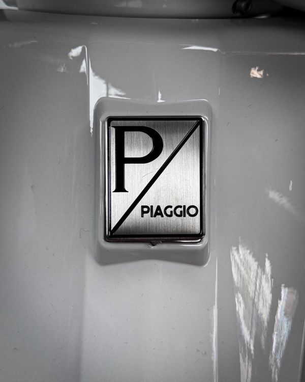 VESPA 四角 P牌 黑銀金 偉士牌 偉士牌前LOGO 