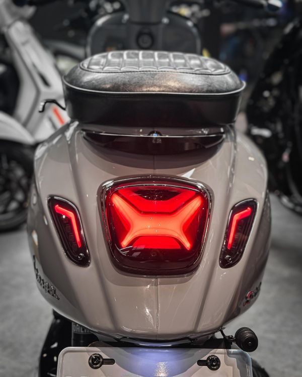 X燻黑尾燈組 Vespa 偉士牌 衝刺／春天／3v／IGET 