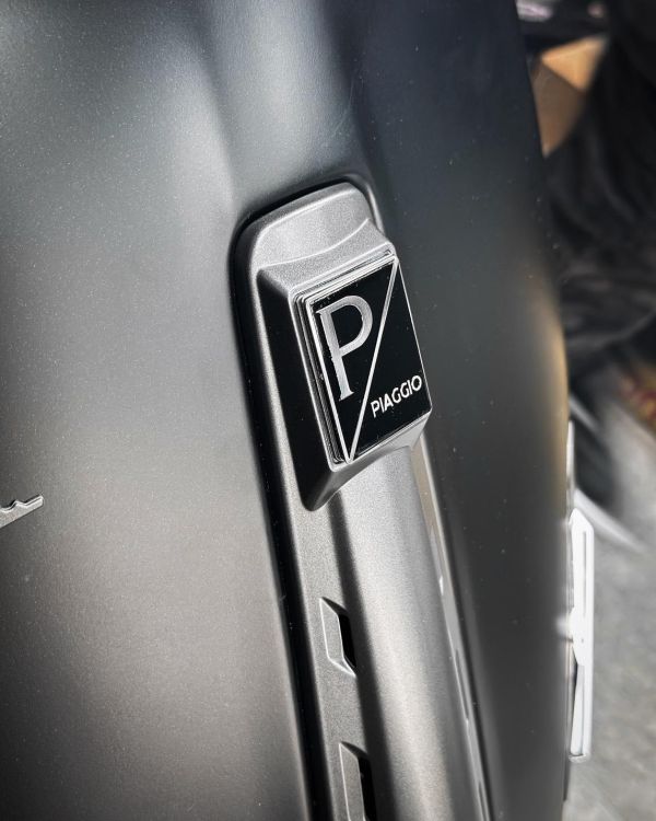 VESPA 四角 P牌 黑銀金 偉士牌 偉士牌前LOGO 