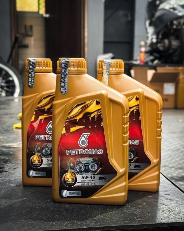 台灣總代理 PETRONAS F911 5W-40 1L 全合成機油 正品 非水貨 機車用 