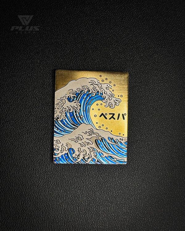 浮世繪海嘯B款  雷雕鈦片 含底座 