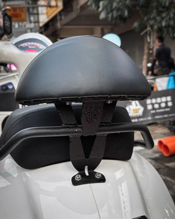 DEGO全白鐵專用小靠墊 衝刺 春天 偉士牌 