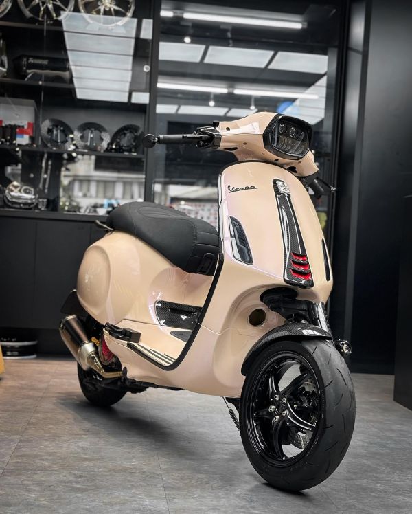 ROBOT 機器人 LED 魚眼 大燈 Vespa 偉士牌 衝刺3v／iget ROBOT 機器人大燈, Vespa 魚眼大燈, Vespa LED 大燈, Vespa 頭燈改裝, Vespa Sprint 大燈, Vespa 衝刺大燈, Vespa 3V 大燈, Vespa iGet 大燈, 偉士牌魚眼大燈, 偉士牌 LED 頭燈, Vespa 燈系改裝, Vespa 外觀改裝, Vespa 精品改裝, Vespa 車燈升級, Vespa 夜間照明, Vespa 改裝配件,