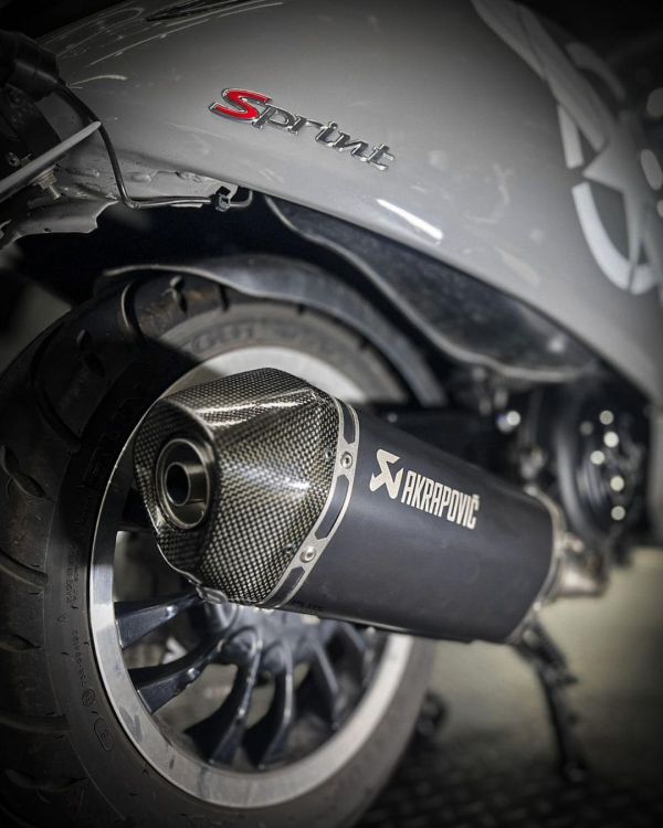 AKRAPOVIC 蠍子管 排氣管 偉士牌 VESPA AKRAPOVIC, Akrapovic蠍子管, 蠍子管, Vespa排氣管, 偉士牌排氣管, Vespa改裝排氣管, Sprint排氣管, Primavera排氣管, GTS排氣管, Vespa性能改裝, 偉士牌性能改裝, Akrapovic Vespa, Vespa精品改裝, 排氣管升級, Vespa配件, 偉士牌配件, 歐洲排氣管, 運動排氣管, 改裝排氣管, PLUS VESPA