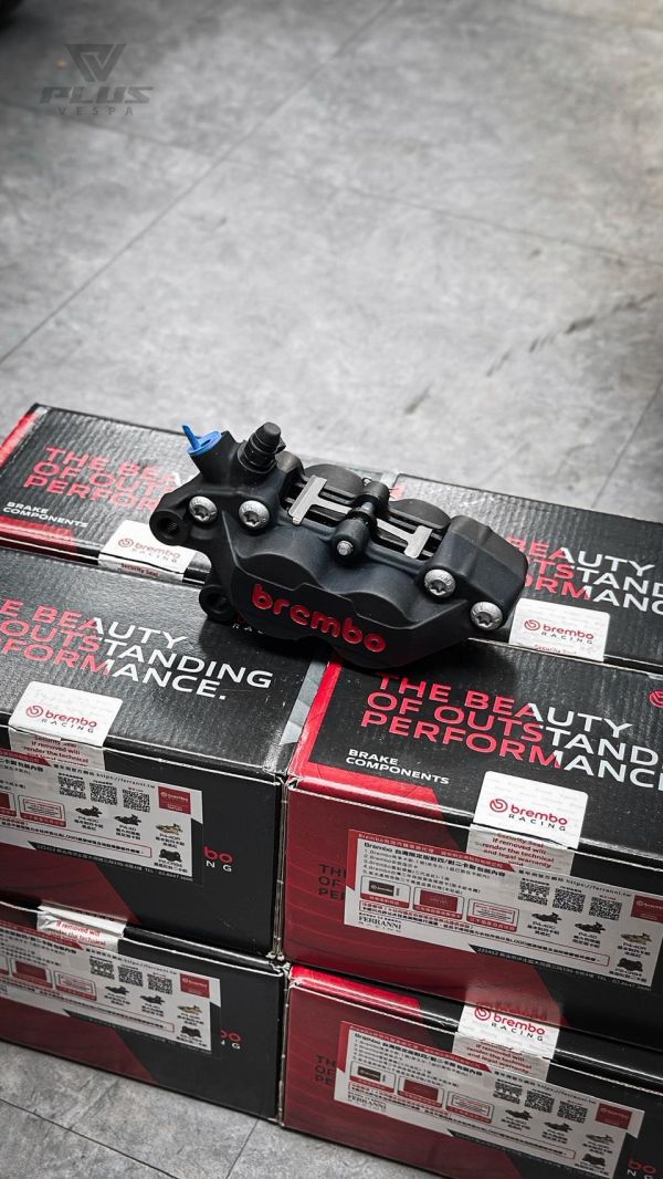 Brembo 基本對四卡鉗 黑底紅字 公司貨 正品 衝刺 春天 LX 偉士牌 Brembo卡鉗、Brembo對四卡鉗、Brembo黑底紅字、Brembo公司貨、Brembo正品、Vespa卡鉗、偉士牌卡鉗、Sprint卡鉗、Primavera卡鉗、LX卡鉗、Vespa煞車升級、偉士牌煞車改裝、對四卡鉗、四活塞卡鉗、機車制動升級、煞車系統改裝、Vespa改裝精品、機車卡鉗推薦、Brembo煞車系統、Vespa Sprint改裝、Vespa Primavera改裝、Vespa