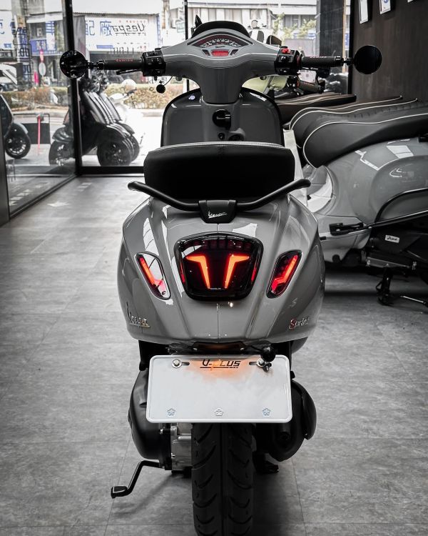 Gorgeous LED 公牛尾燈 牛角尾燈 四段模式切換 Vespa 偉士牌 衝刺／春天／3v／iget Vespa 公牛尾燈, Vespa 牛角尾燈, Gorgeous LED 尾燈, Vespa LED 尾燈, Vespa 改裝尾燈, Vespa Sprint 尾燈, Vespa Primavera 尾燈, Vespa 衝刺改裝, Vespa 春天改裝, 偉士牌尾燈, 偉士牌 LED 尾燈, Vespa 燈系改裝, Vespa 精品改裝, Vespa 3V 配件, Vespa iGet 配件, V