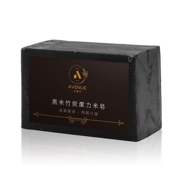 黑米竹炭潔力米皂 200g 黑米竹炭潔力米皂,黑米皂推薦,竹炭皂推薦,米皂推薦,天然手工皂,深層清潔肥皂,竹炭潔膚皂,黑米萃取皂,稻米精華皂,保濕香皂,低敏潔膚皂,洗澡肥皂推薦,全身清潔皂,油性肌膚清潔,毛孔清潔肥皂,去除老廢角質,控油潔膚皂,竹炭吸附油脂,溫和清潔肌膚,抗氧化保養,花青素保養,天然植萃香皂,身體清潔用品,肌膚保濕清潔,不乾澀香皂,不易軟爛肥皂,竹炭除臭皂,黑米保濕皂,AVENUE艾馥洣,艾馥洣米皂