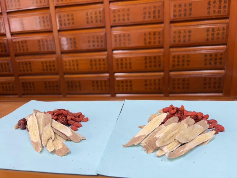 蘋果養生水茶包升級版 蘋果茶包、漢方養生、升級版茶飲、職人選料、蘋果片、居家午茶、無添加飲品、果香水、簡單純粹、溫潤茶湯、趙露思、蘋果水、水果茶