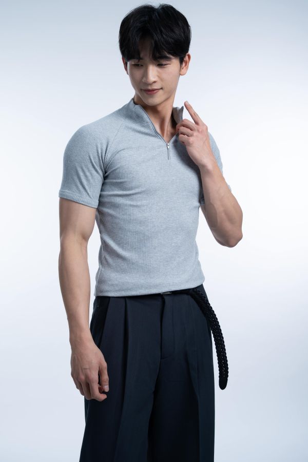 Muscle Fit半拉鍊短衫 