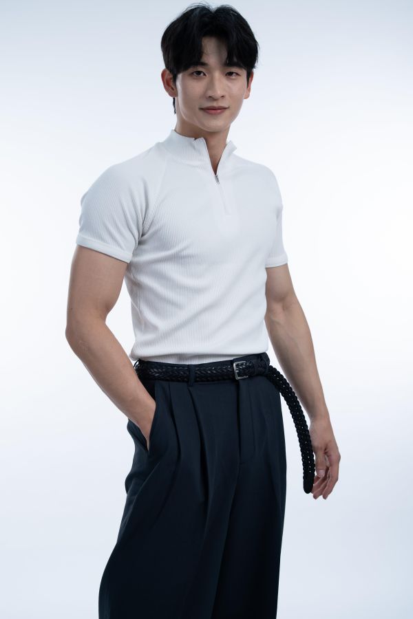 Muscle Fit半拉鍊短衫 