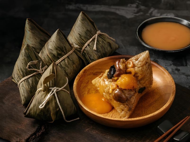 勝口味嚴選｜古法拌炒胛心肉粽（鮮凍低溫直送 5 入組） 勝口味肉粽, 內湖肉粽推薦, 端午節肉粽預購, 冷凍肉粽宅配, 溫體豬肉粽, 胛心肉粽, 台灣小吃宅配, 5入肉粽組