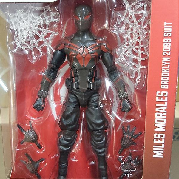 HASBRO 孩之寶 | Marvel Legends | 漫威 | 電玩 | Spider-Man 2 蜘蛛人 | Miles Morales Brooklyn 2099 Suit 邁爾斯 ·摩拉斯（布魯克林 2099 戰衣） 高約15公分 | 可動完成品 | 全新未拆 | 現貨 