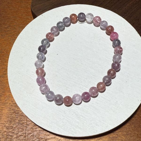 彩尖晶石 合鹿工作室,彩尖晶石,尖晶石手鍊,切面水晶,提升自信,帶來力量,排除負能量,天然礦石,客製化手環,能量淨化