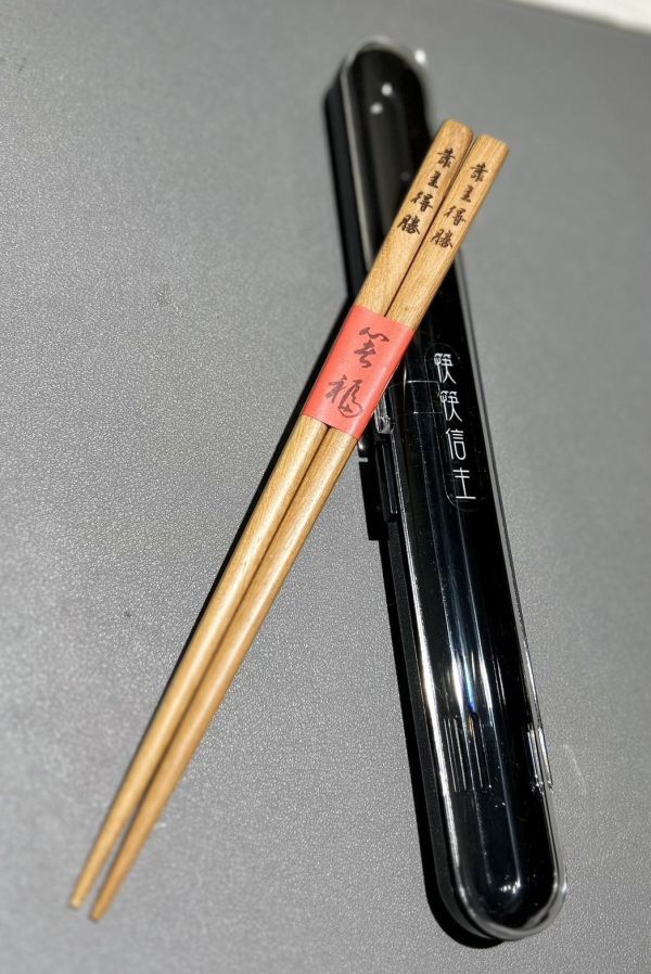 筷筷信主/黃金檀木 筷筷信主,黃金檀木筷子,福音筷子,客製化筷子,馬太福音6:11,受洗禮物,新婚禮物,基督徒禮物,SGS檢驗,岡本福音文創